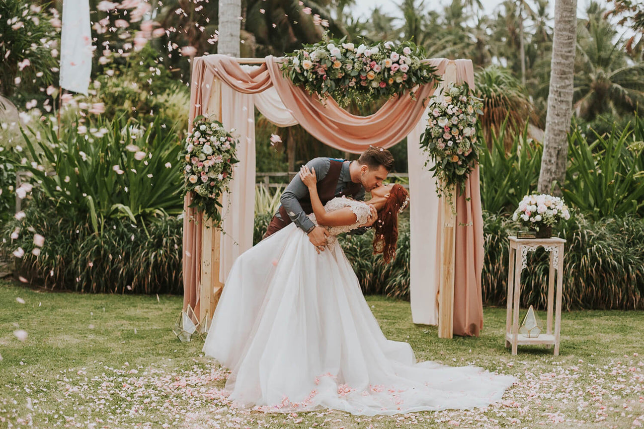 What Makes a Russian Wedding Unique? A Look into Russian Traditions