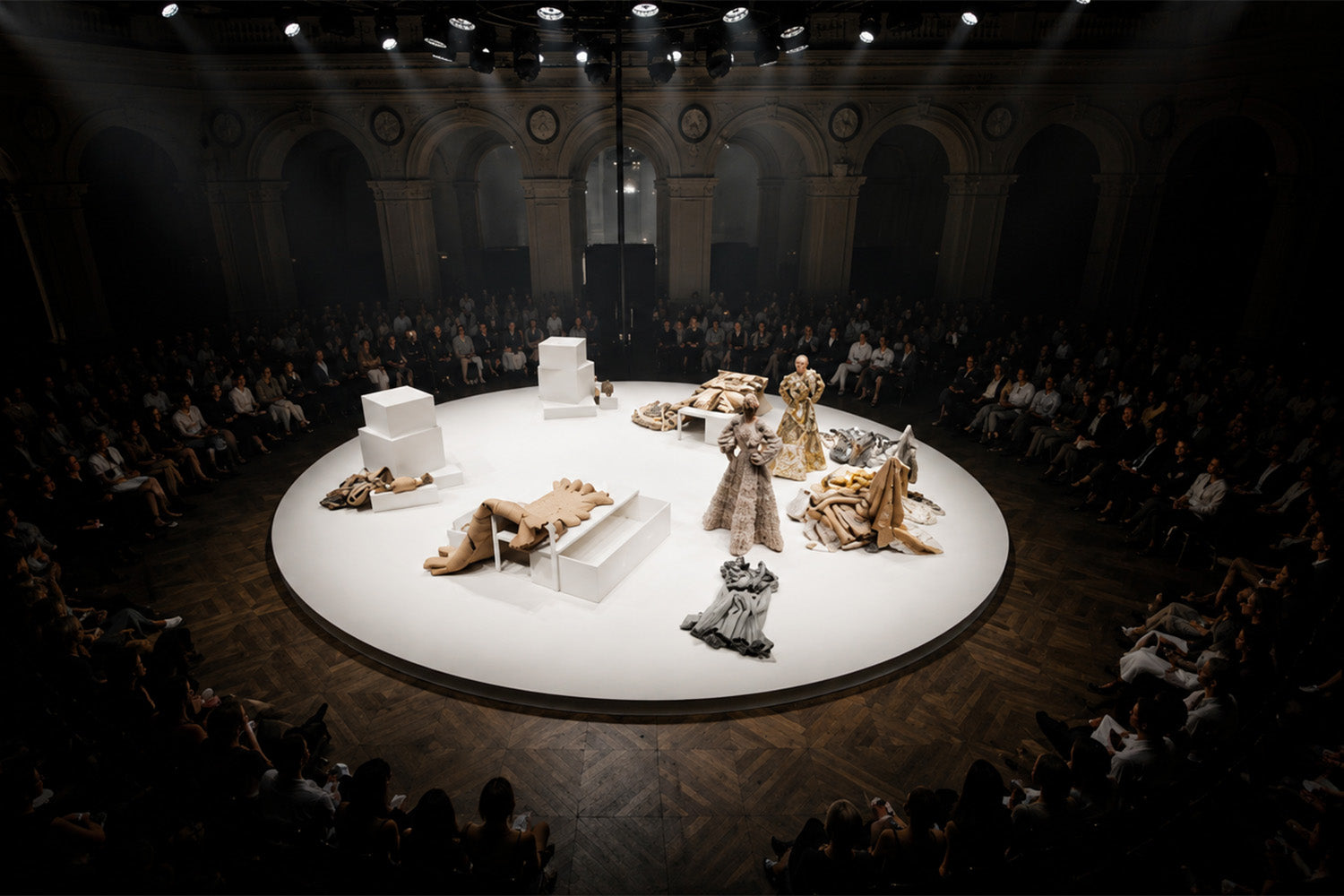 Reflections in Couture: Viktor & Rolf Fall/Winter 2026/2027 Haute Couture