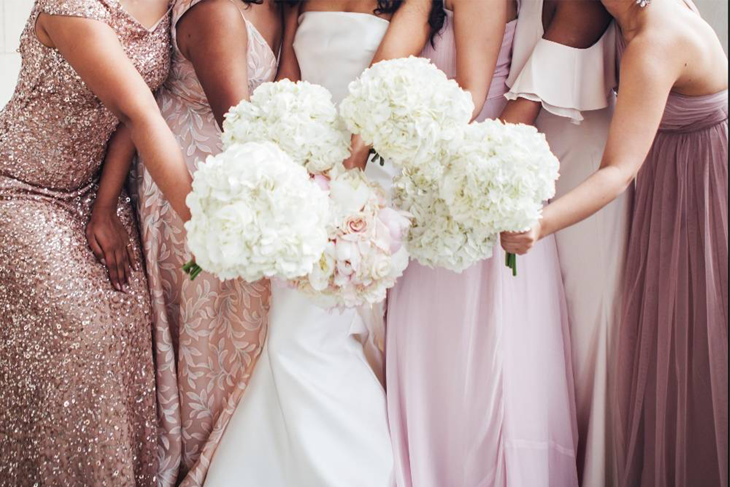 ! دليلك لاختيار فستان اخت العروسة