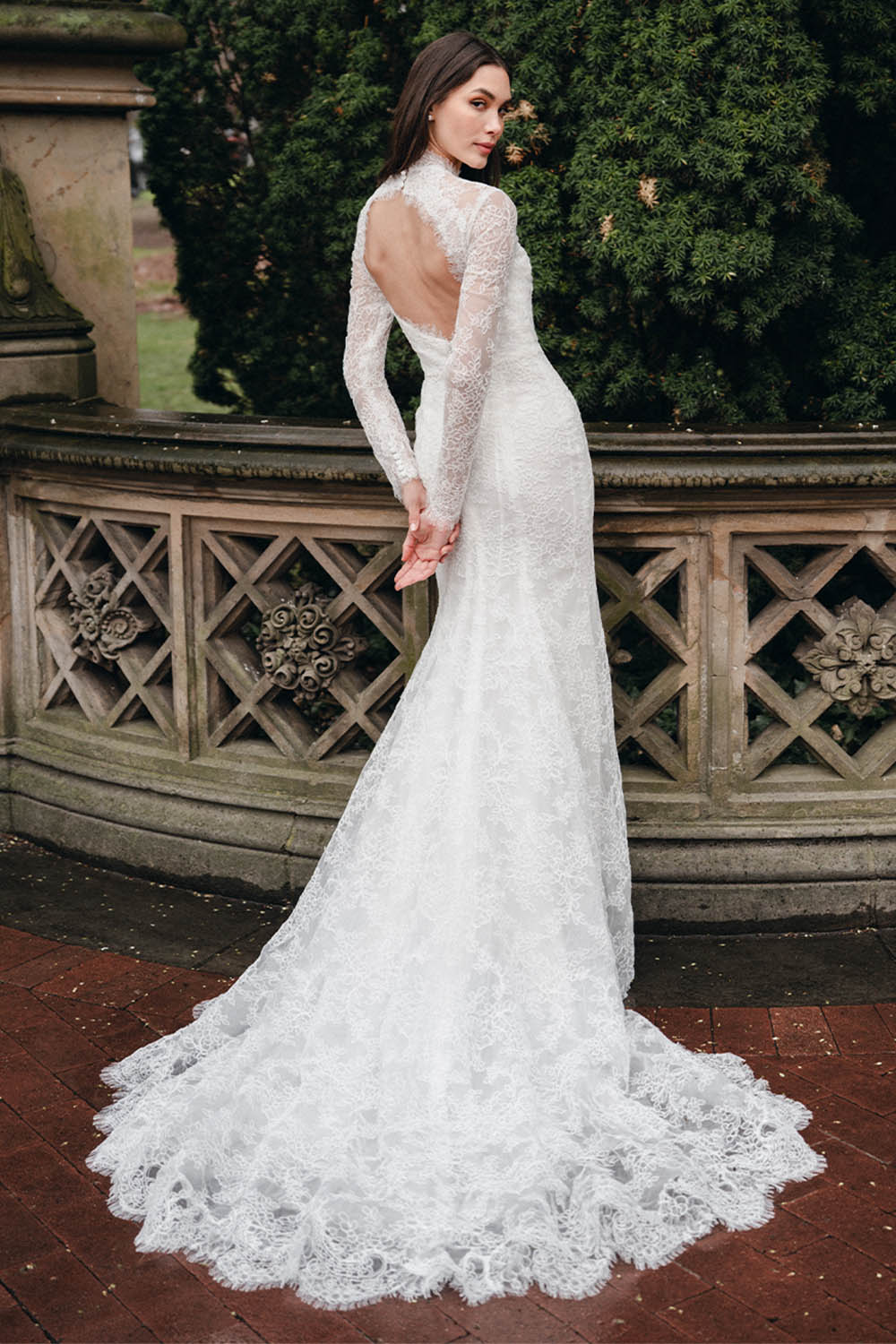 Monique Lhuillier, Ethereal Fit and Flare Gown | Esposa