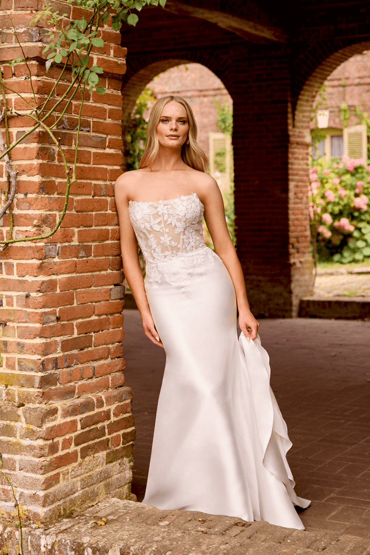 Justin Alexander, Timeless Strapless Gown | Esposa