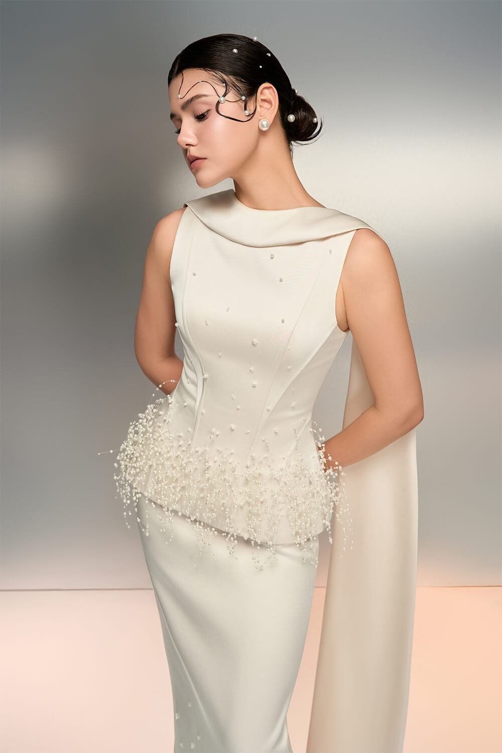 SV00984 | Delicate Dress With Cape | Esposa
