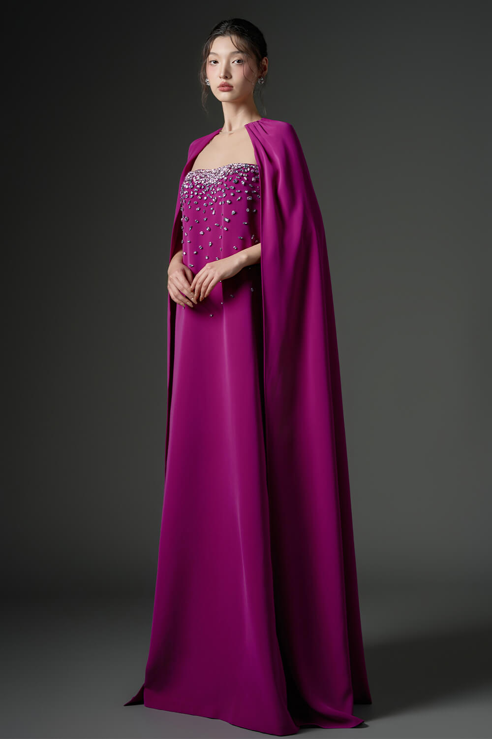 SV01034 | Elegant Dress With Cape | Esposa