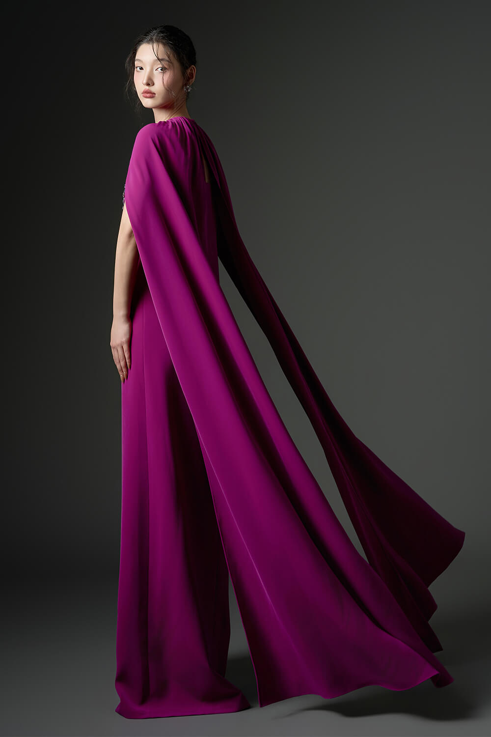 SV01034 | Elegant Dress With Cape | Esposa