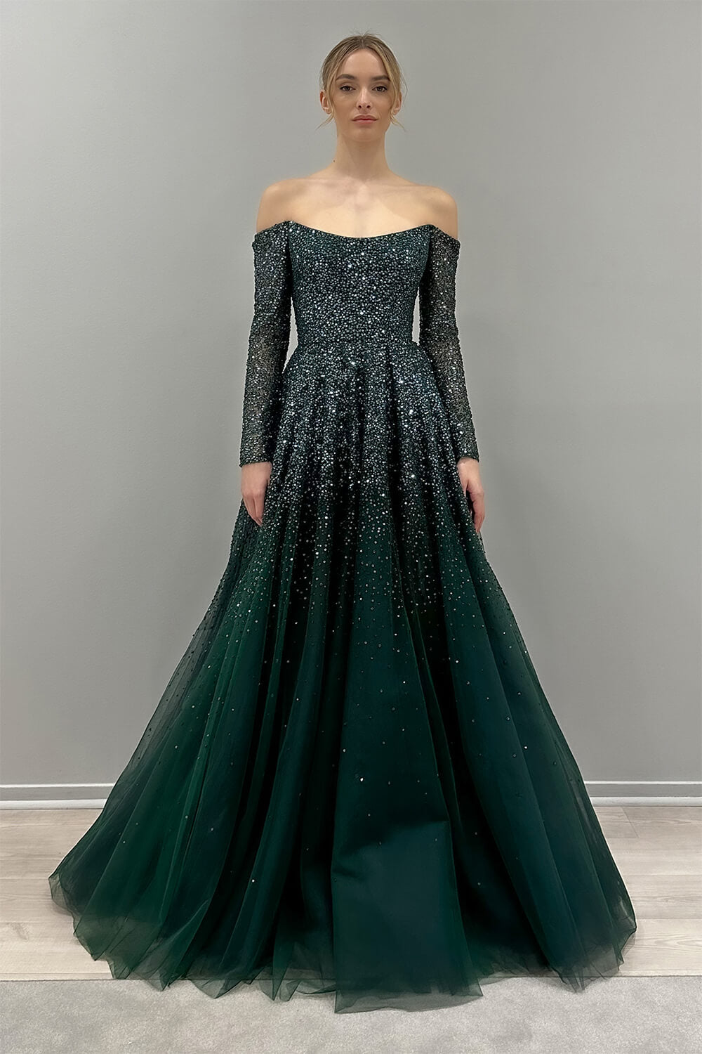 Monique Lhuillier, Long-Sleeve Ball Gown | Esposa