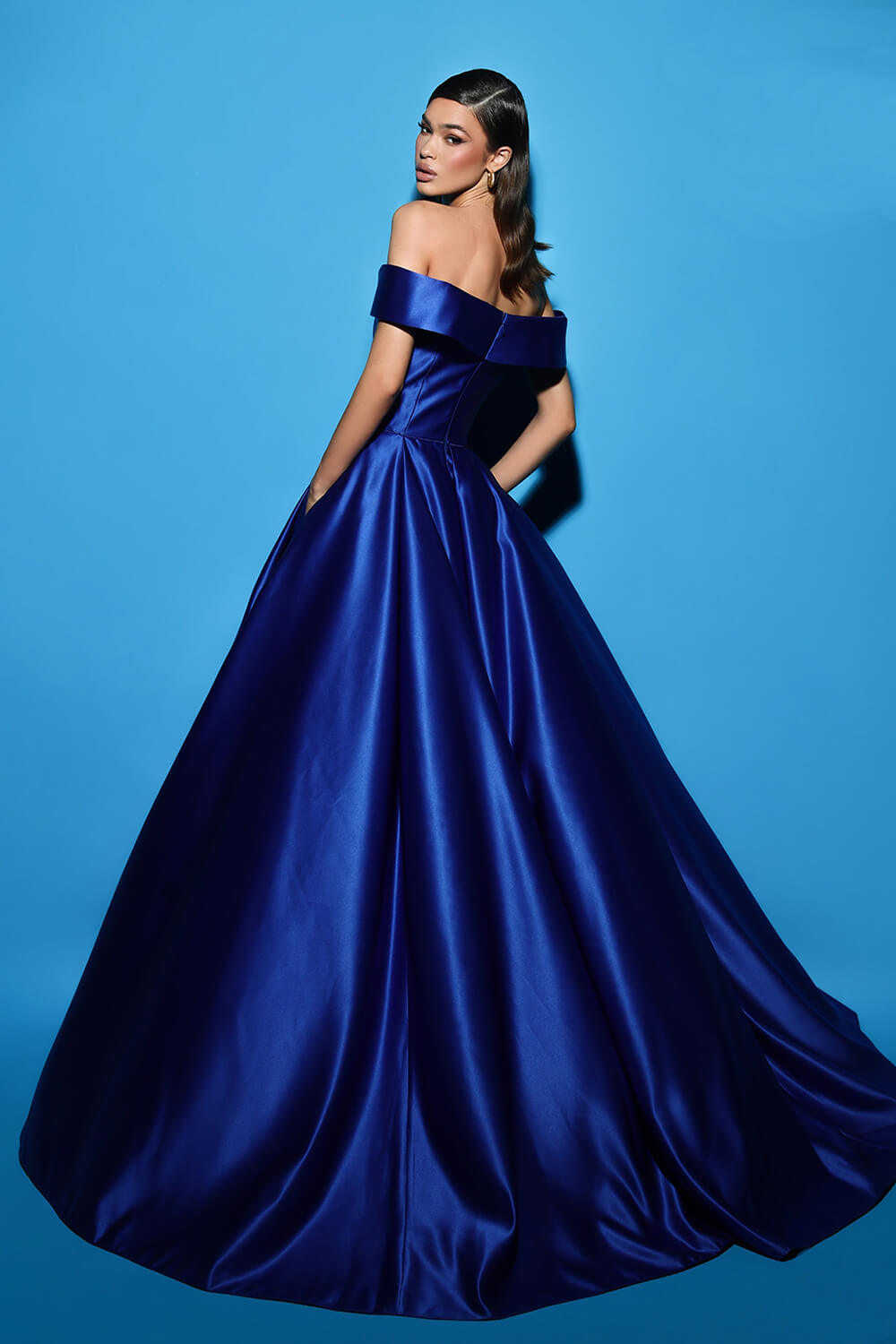 Tarek Ediz, V-Neckline Ball Gown | Esposa