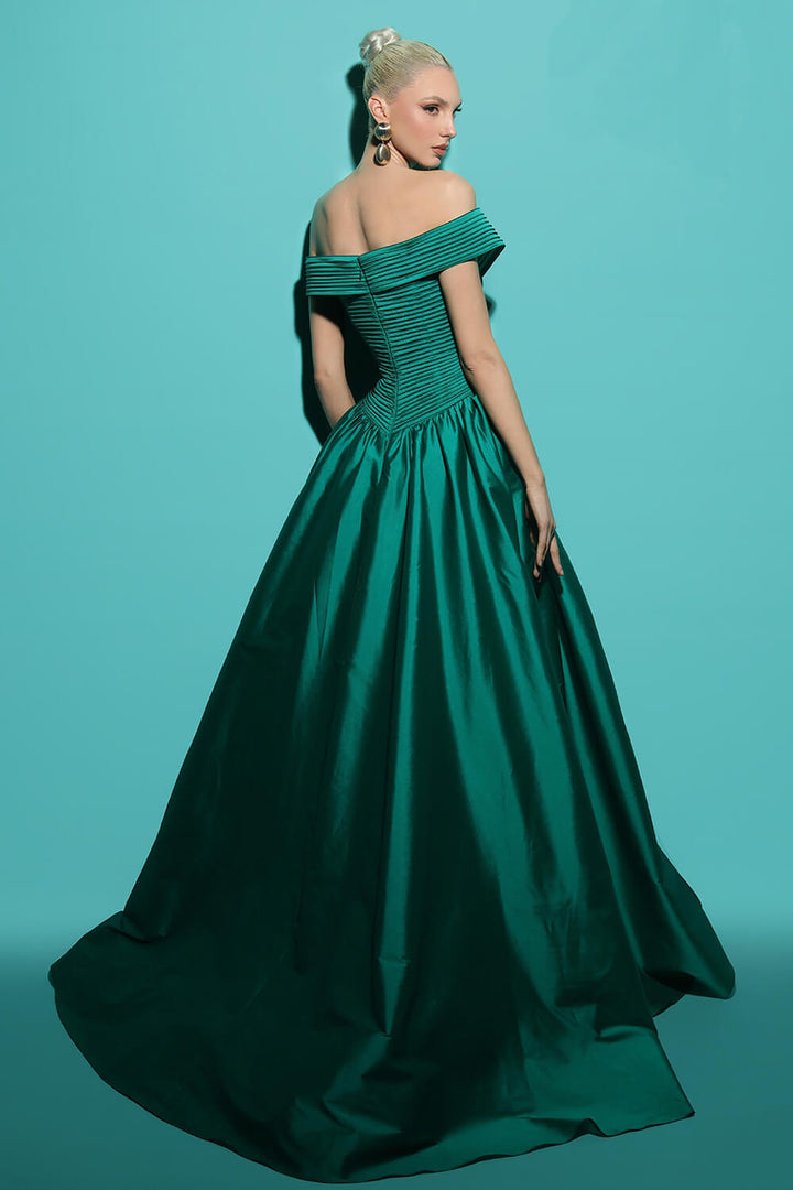 Tarek Ediz, Elegant V-Neckline Gown | Esposa