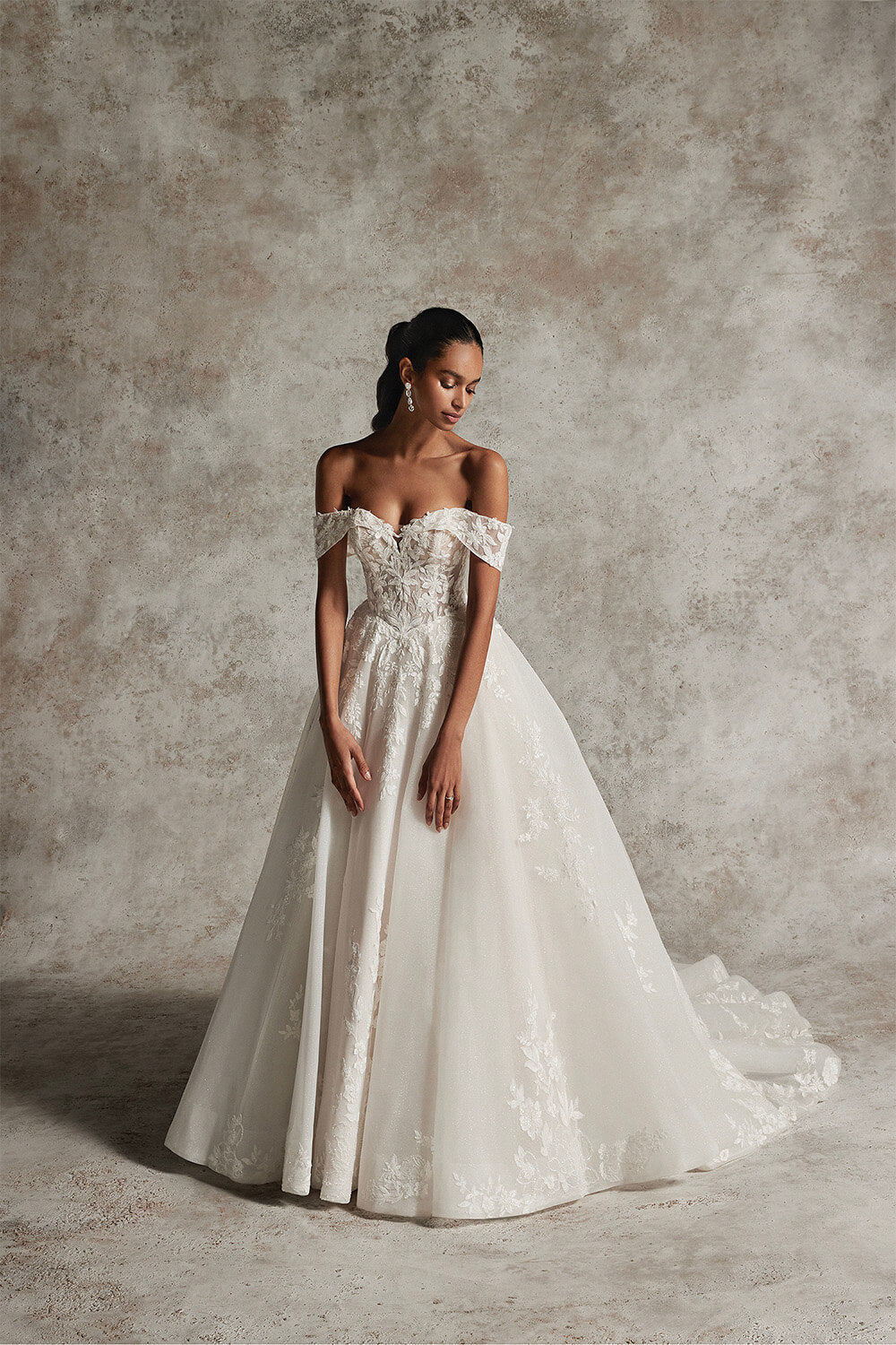 Justin Alexander, Off Shoulder Bridal Gown | Esposa