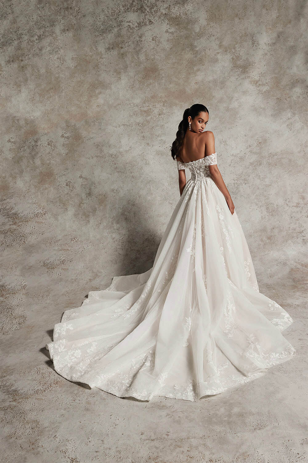 Justin Alexander, Off Shoulder Bridal Gown | Esposa