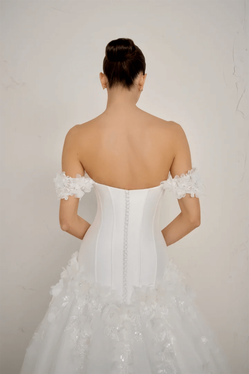 Justin Alexander, Romantic off-the-shoulder Gown | Esposa