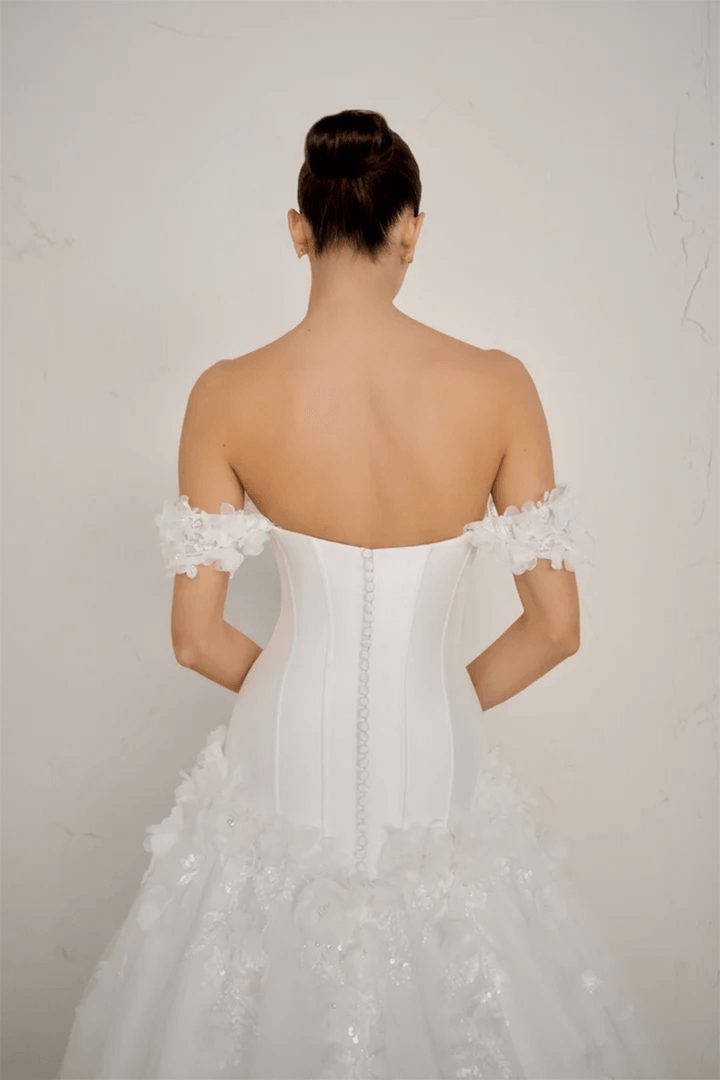 Justin Alexander, Romantic off-the-shoulder Gown | Esposa