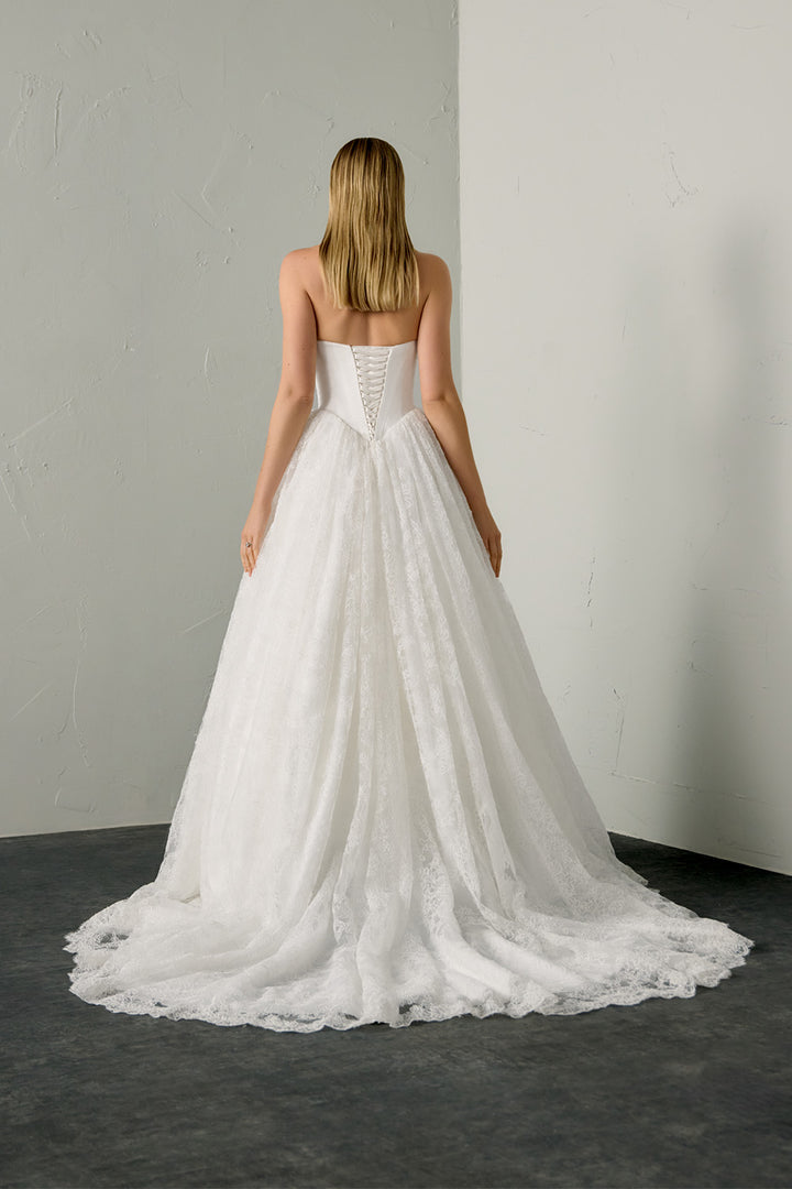 Justin Alexander, Romantic Lace Ball Gown | Esposa