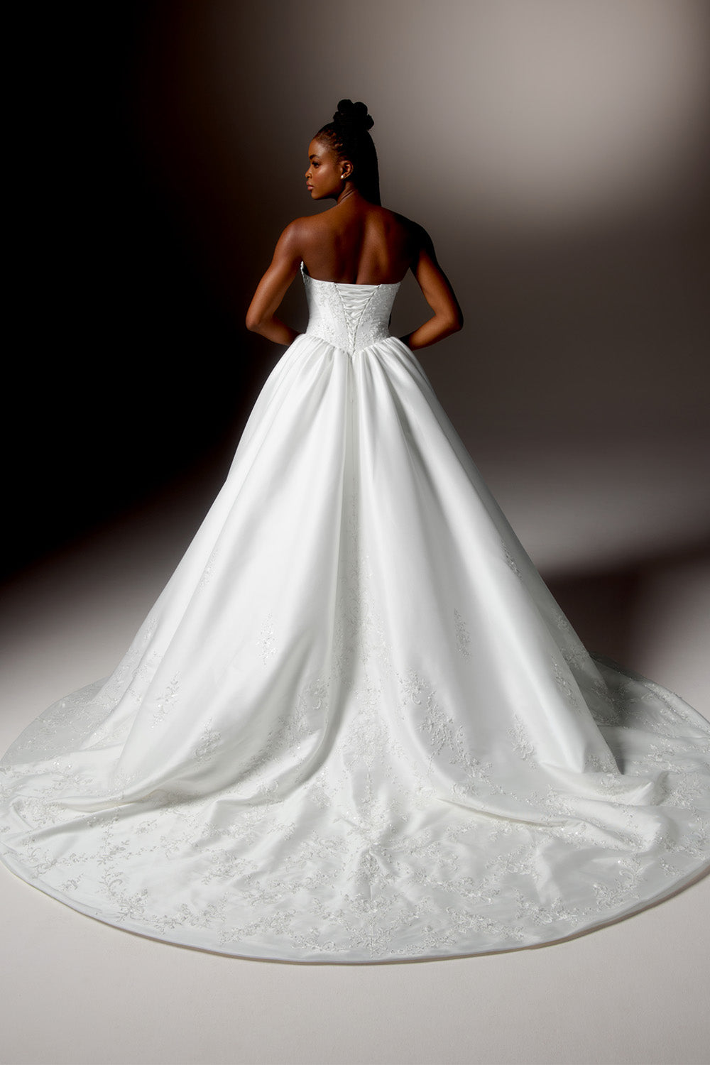 Justin Alexander, Roayl Scoop-Neck Satin Ball Gown | Esposa