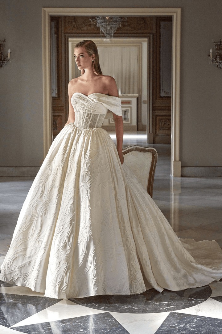 Pronovias Privee, Majestic Ball Gown | Esposa