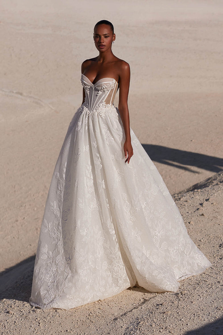 Eva Lendel, Sweetheart Neckline Gown | Esposa