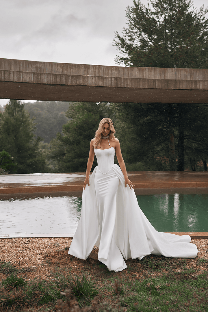Eva Lendel, Striking Mermaid Gown | Esposa