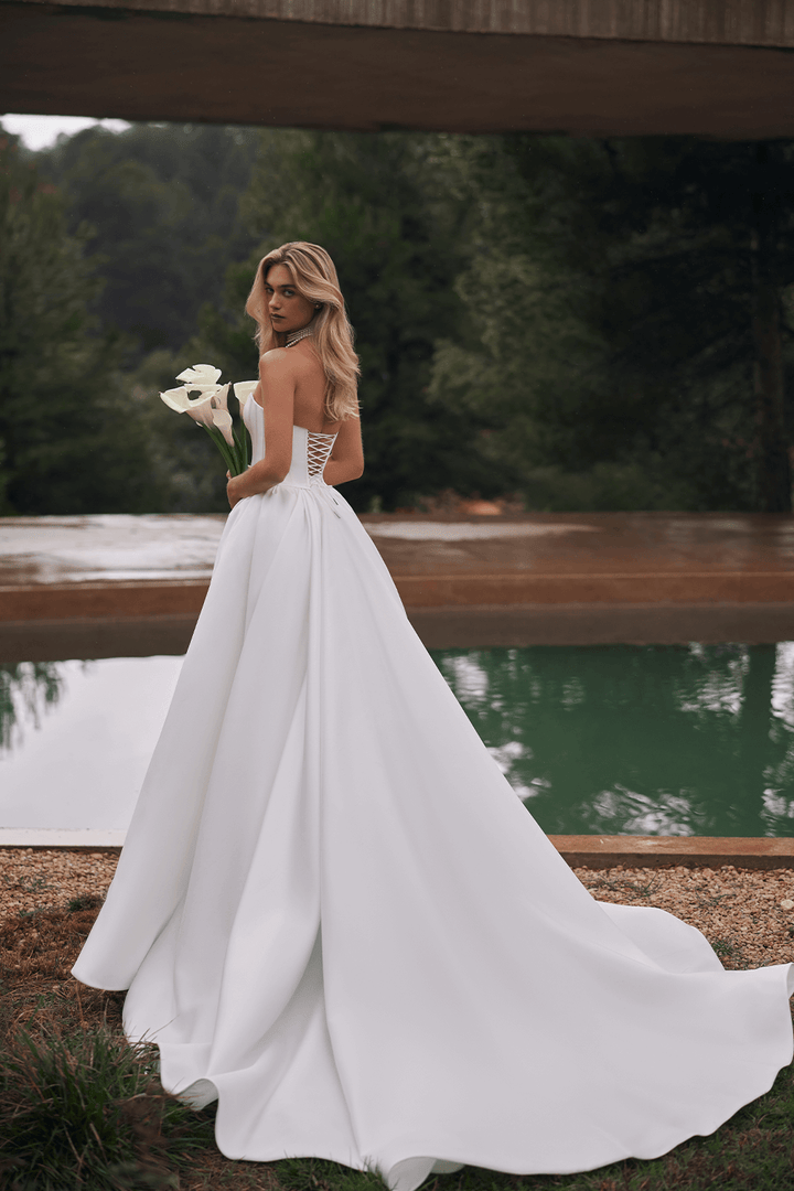 Eva Lendel, Striking Mermaid Gown | Esposa