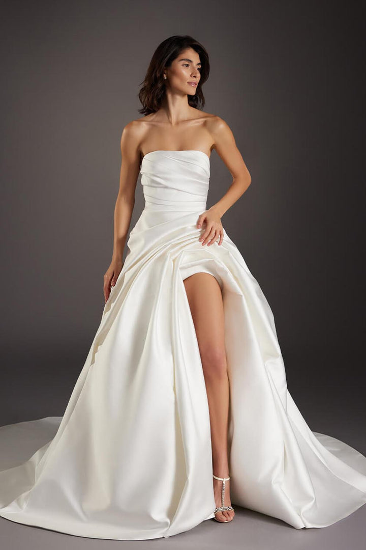 Atelier Pronovias, Modernismo Stunning Ball Gown | Esposa
