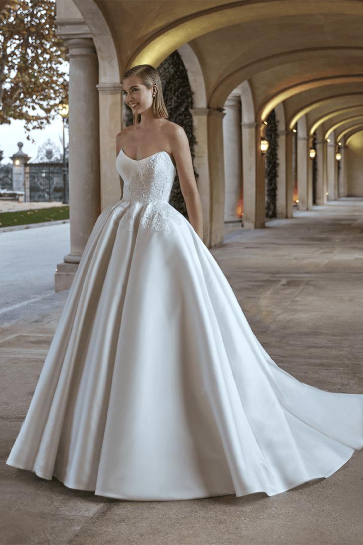 Pronovias Privee, Refined Ball Gown | Esposa