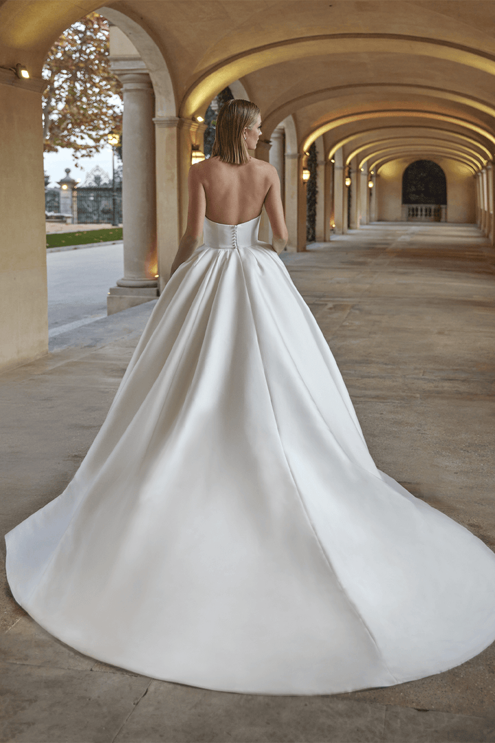 Pronovias Privee, Refined Ball Gown | Esposa