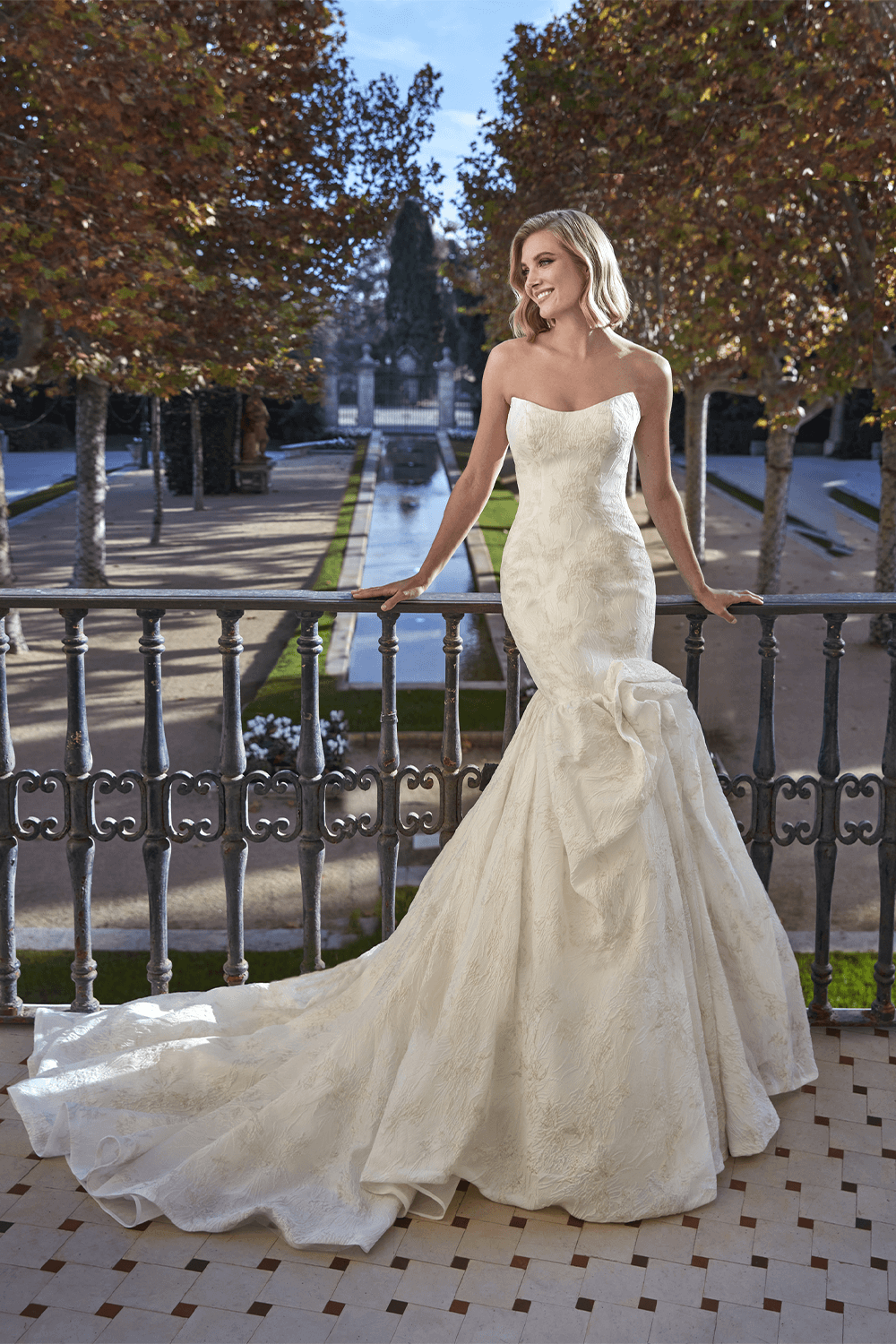 Pronovias Privee, Sophisticated Mermaid Gown | Esposa