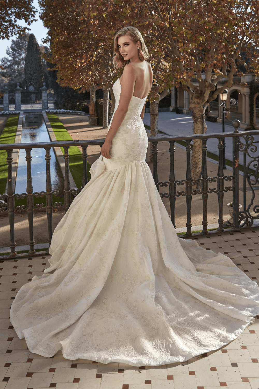 Pronovias Privee, Sophisticated Mermaid Gown | Esposa