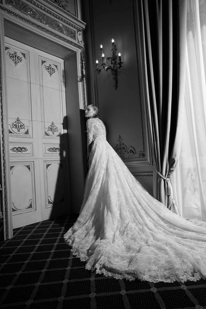 Yolancris, Regal Straight Gown | Esposa