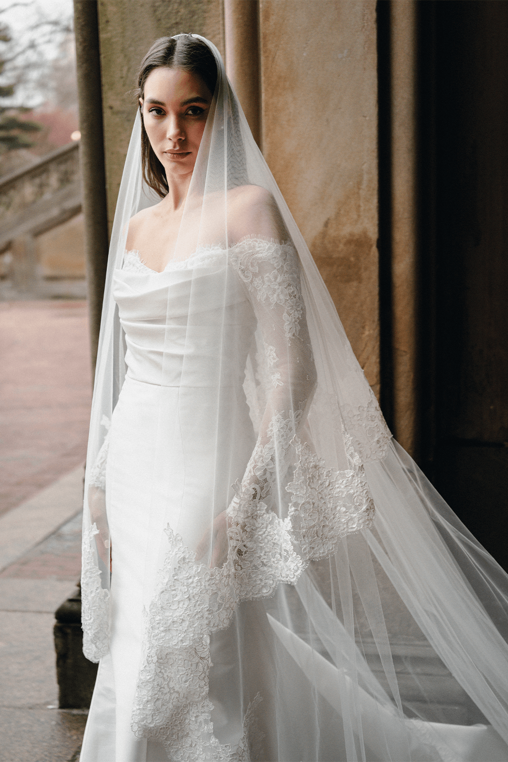 Monique Lhuillier, Sophisticated Mermaid Gown | Esposa