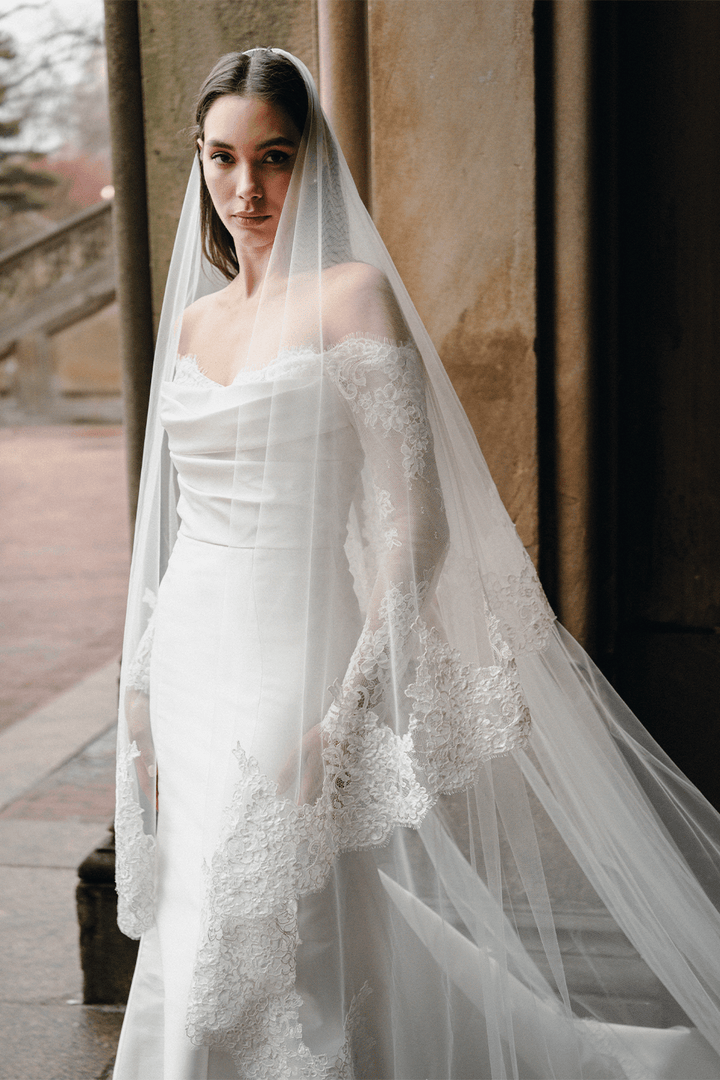 Monique Lhuillier, Sophisticated Mermaid Gown | Esposa