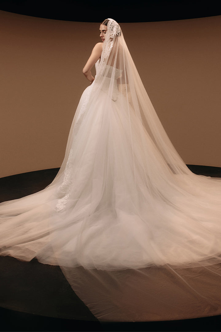 Kristie Romanos, Berta, Romantic Lace Straight Gown | Esposa