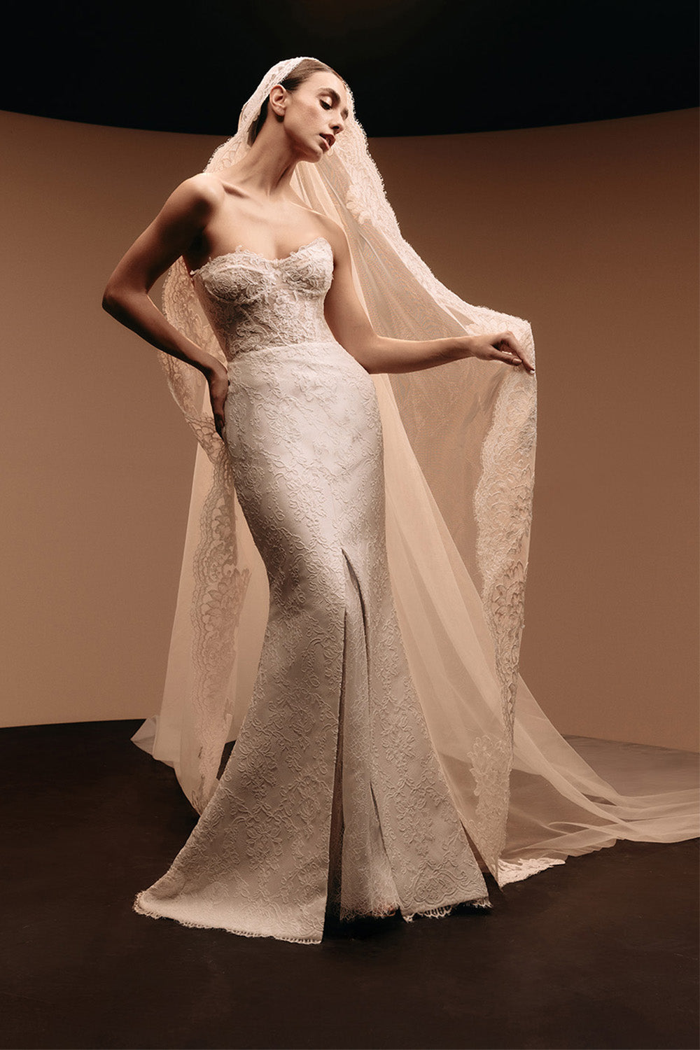 Kristie Romanos, Berta, Romantic Lace Straight Gown | Esposa