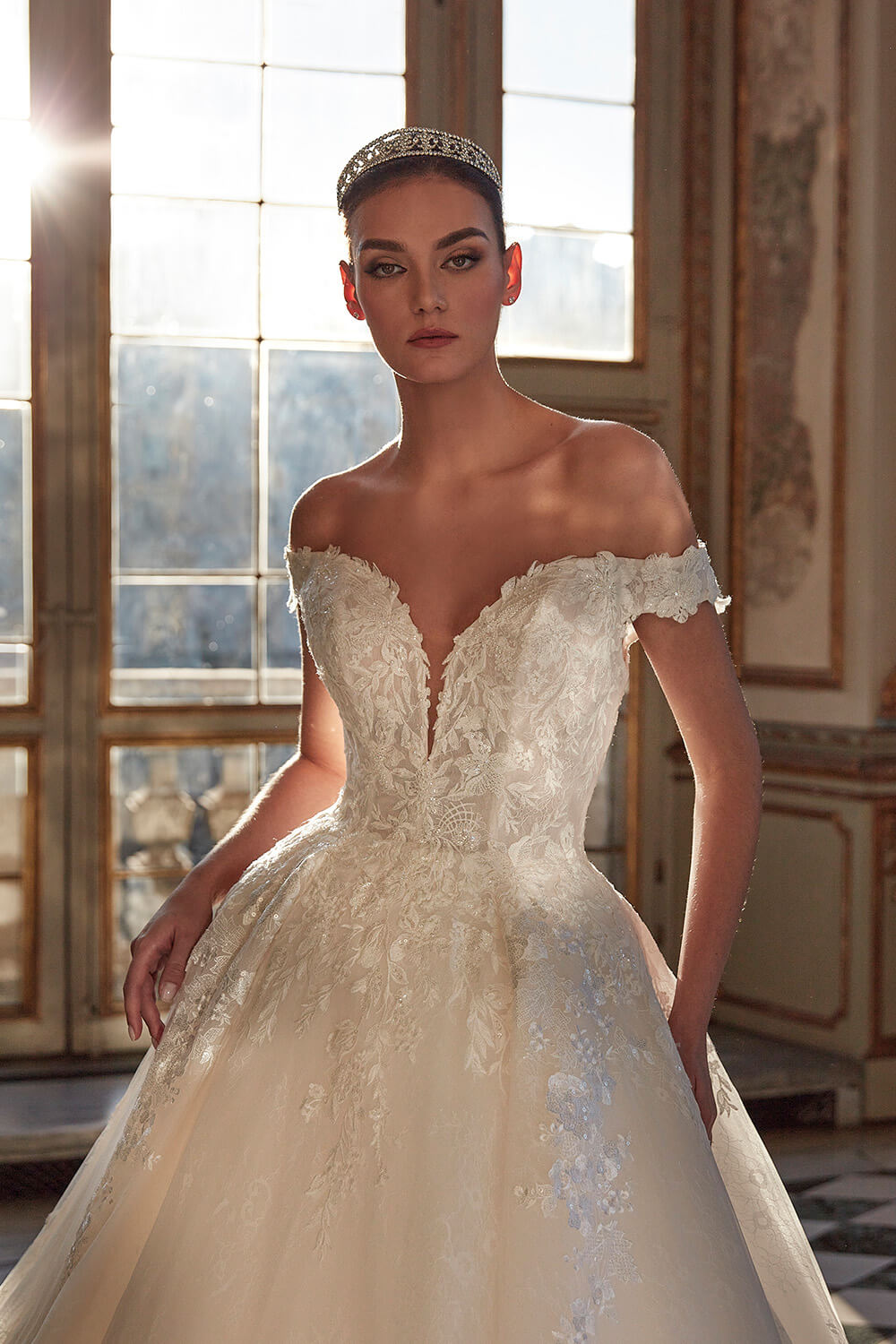 Pronovias Privée, Off-The-Shoulder Neckline | Esposa