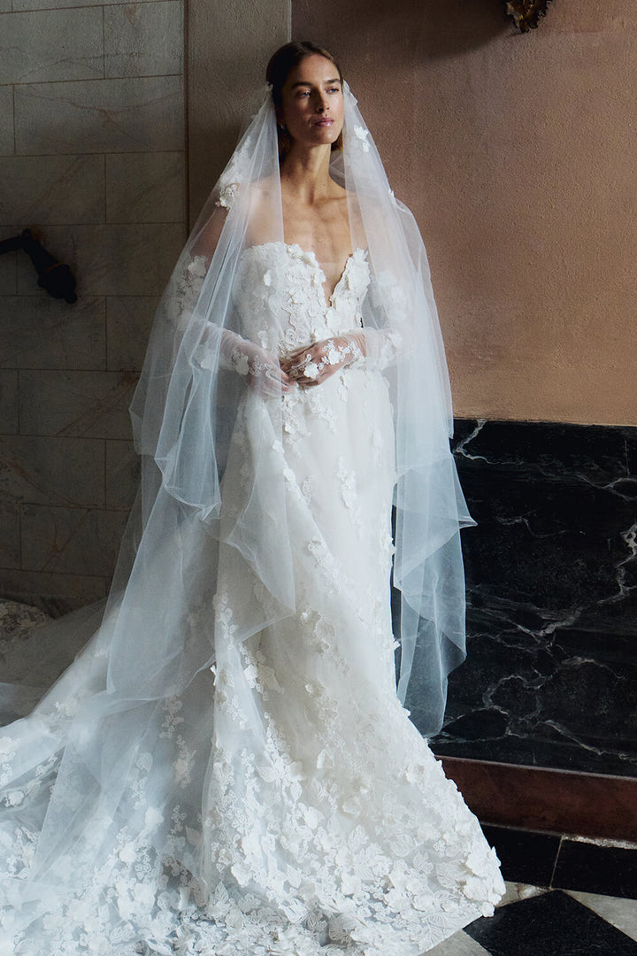 Monique Lhuillier, Strapless Wedding Gown | Esposa