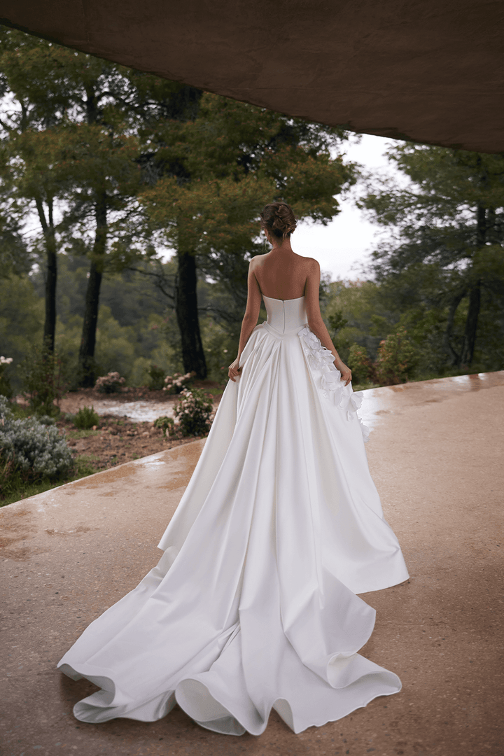 Eva Lendel, Feminine Mermaid Gown| Esposa