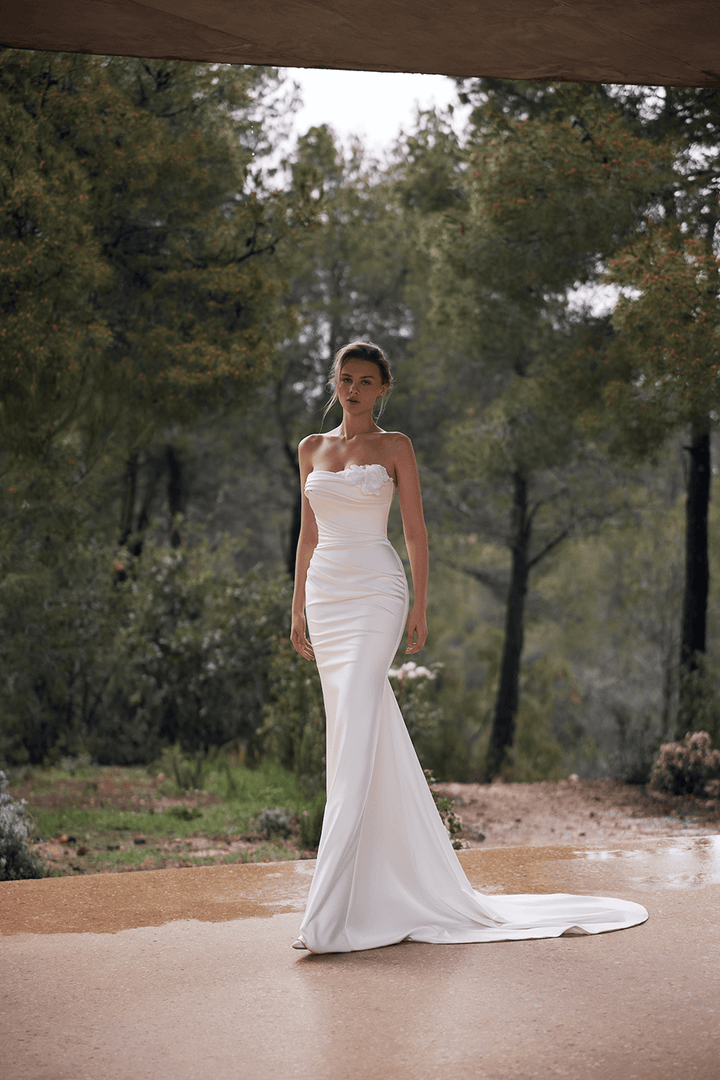 Eva Lendel, Feminine Mermaid Gown| Esposa