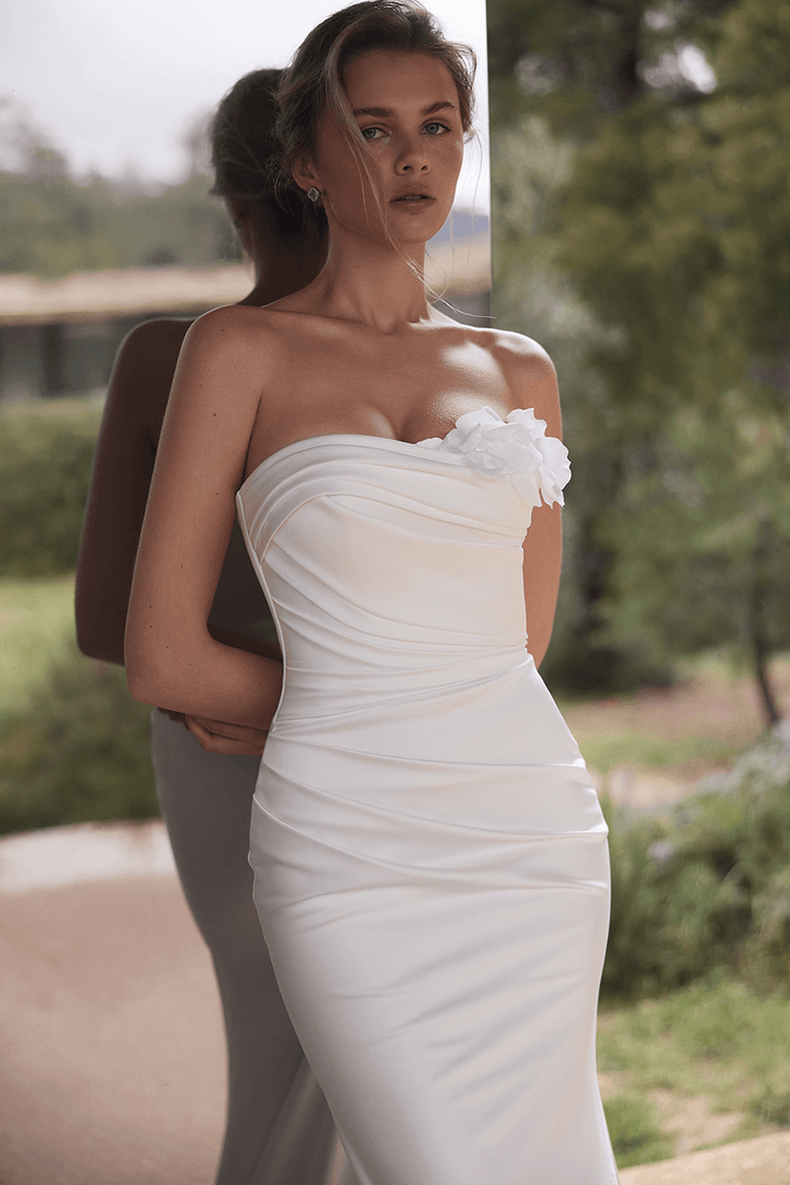 Eva Lendel, Feminine Mermaid Gown| Esposa