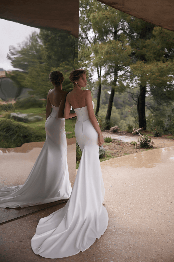 Eva Lendel, Feminine Mermaid Gown| Esposa