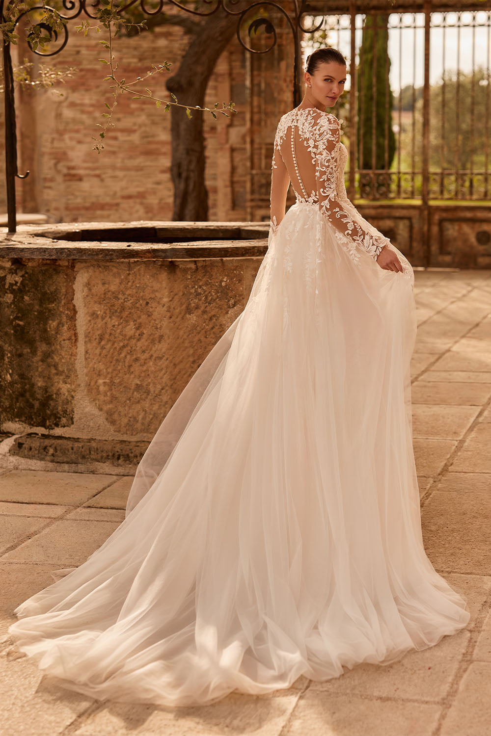 Pronovias Privée, Centia, Romantic Mermaid Lace Gown | Esposa