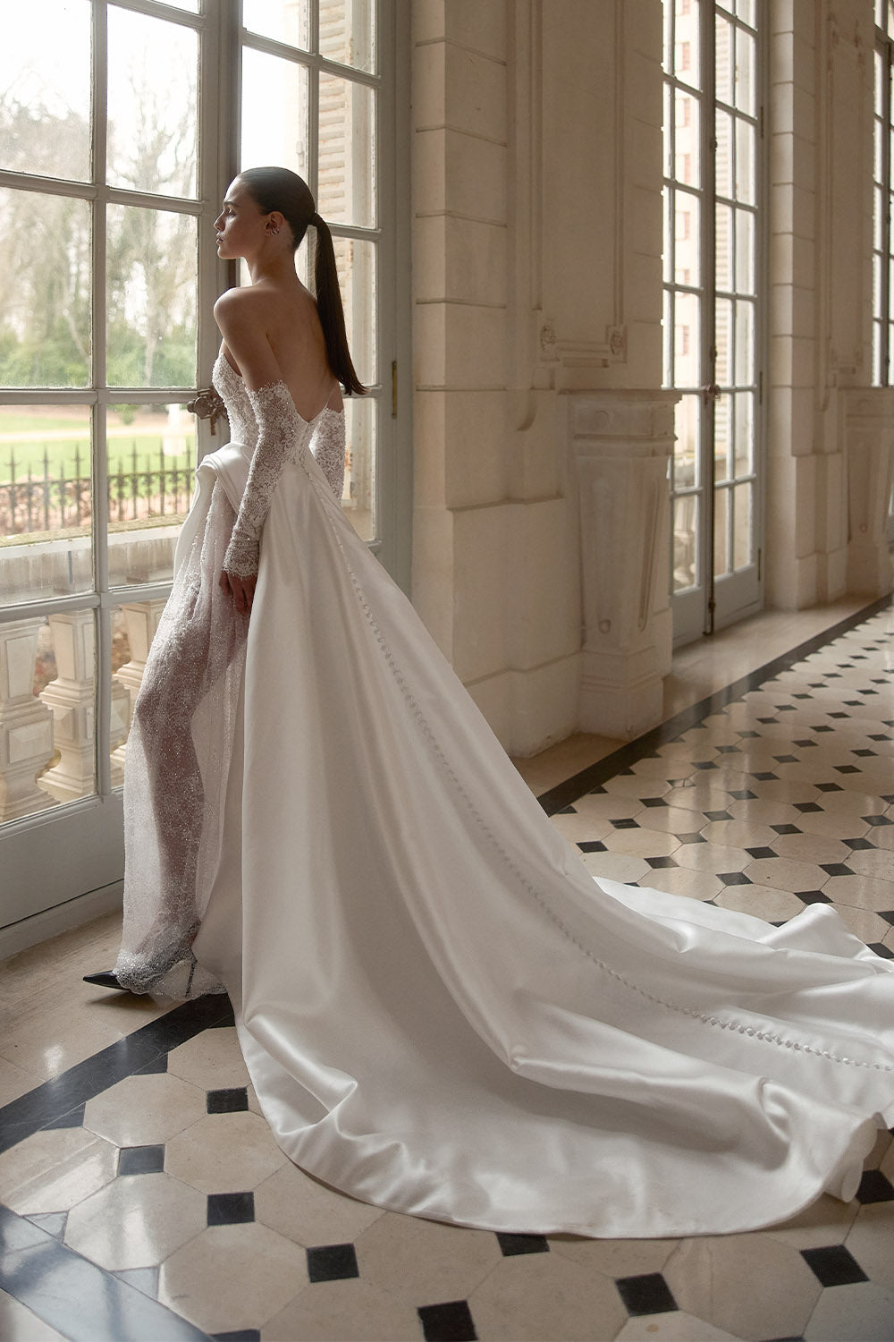 Wona Concept, Charleen, Majestic Lace Straight Gown | Esposa