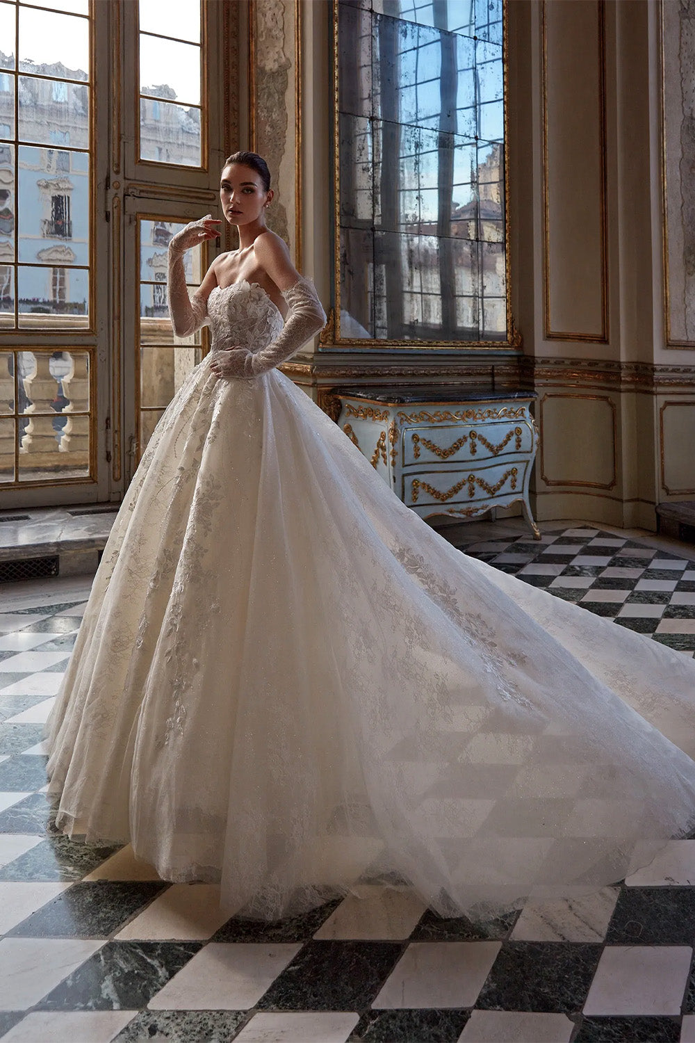 Pronovias Privée, Strapless Ballgown | Esposa