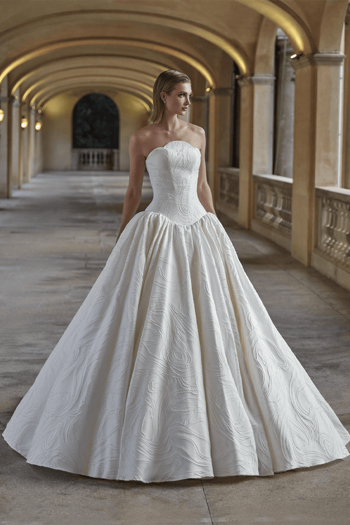Pronovias Privee, Elegant Ball Gown | Esposa