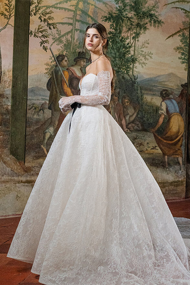 Monique Lhuillier, Elegant Lace Dress | Esposa