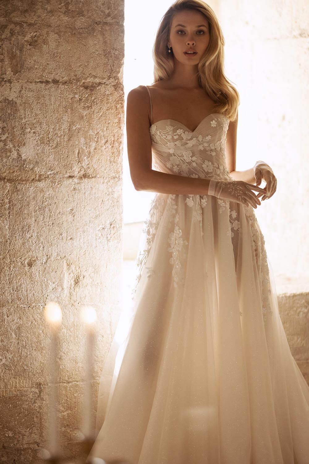 Eva Lendel, Simple A-line Gown | Esposa