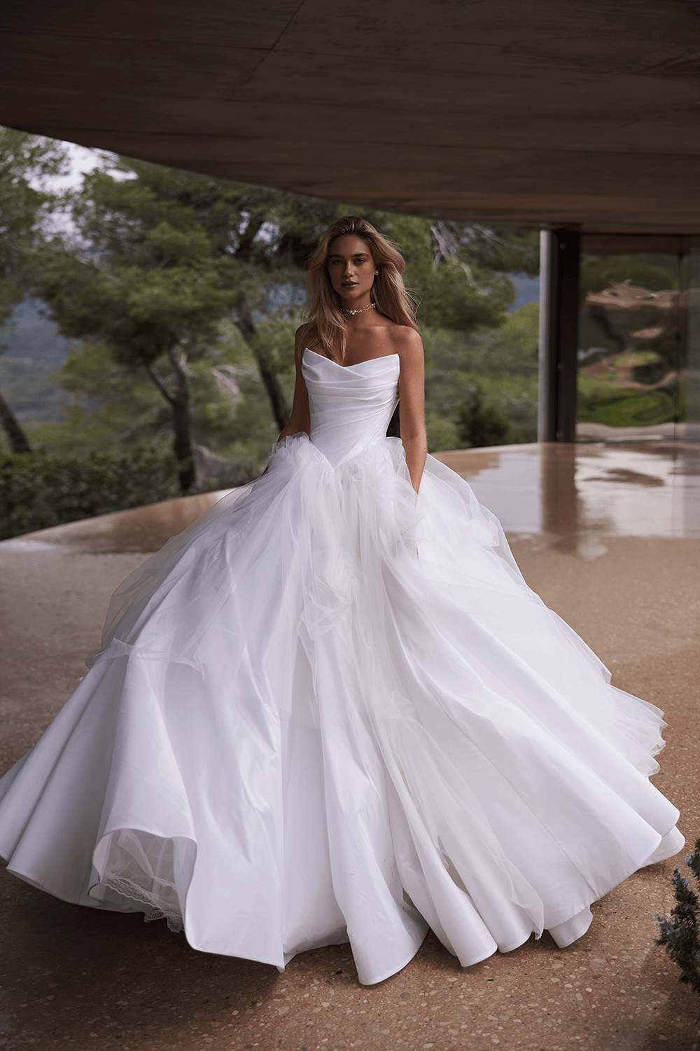 Eva Lendel, Radiant Ball Gown | Esposa