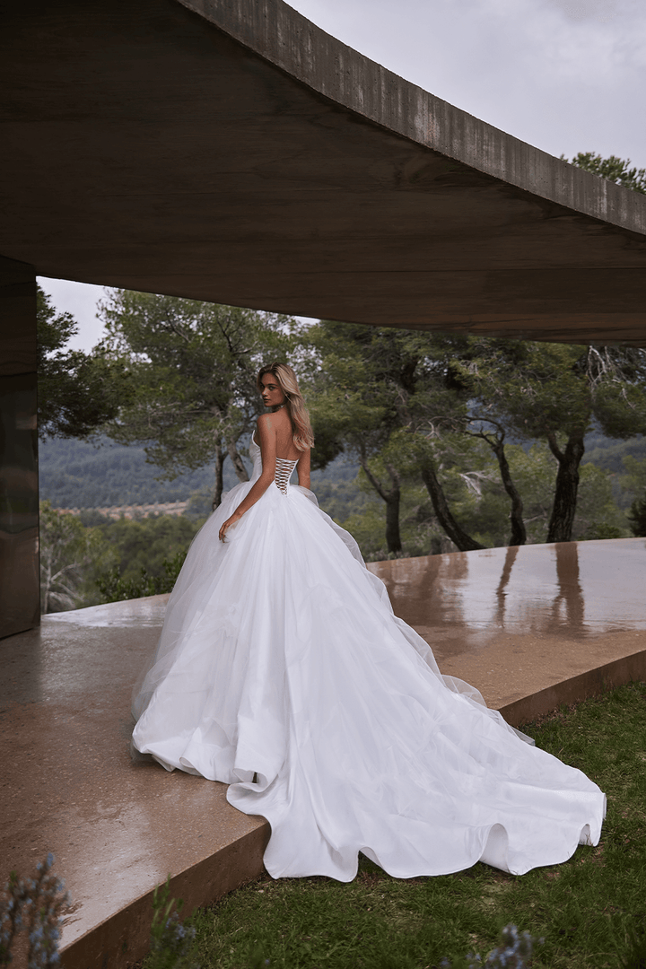 Eva Lendel, Radiant Ball Gown | Esposa