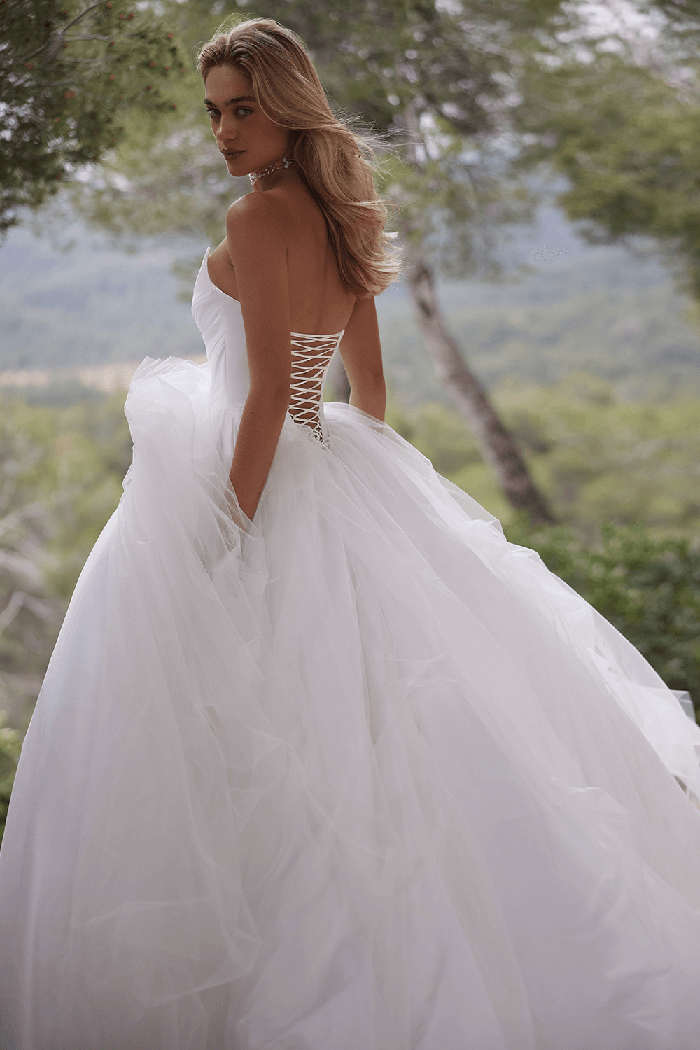 Eva Lendel, Radiant Ball Gown | Esposa