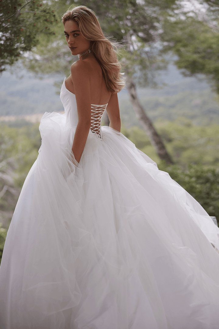 Eva Lendel, Radiant Ball Gown | Esposa
