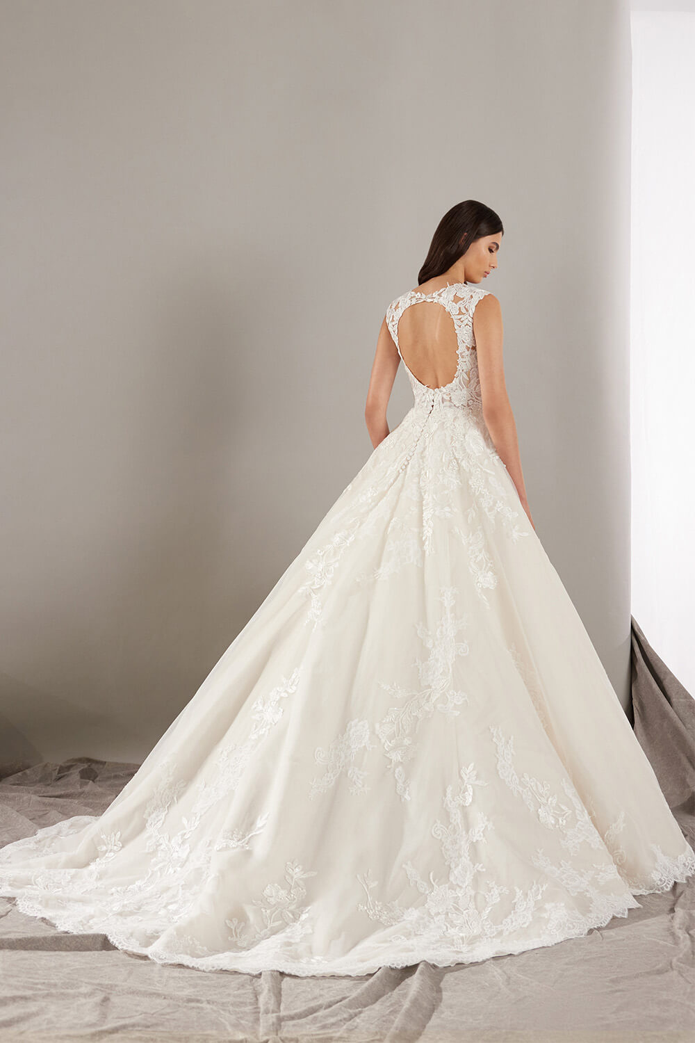 Pronovias, Lace Wedding Dress | Esposa