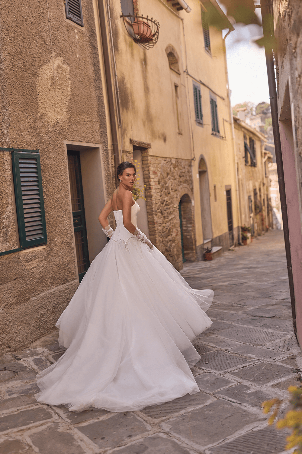 Wona Concept, Sculptural Ball Gown | Esposa
