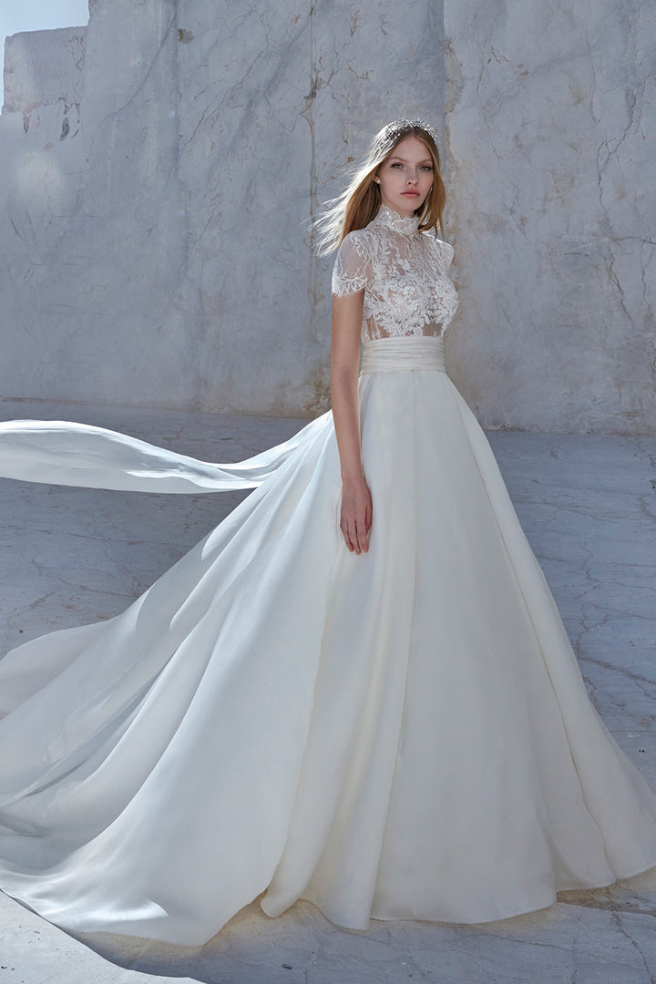 Atelier Pronovias, Lace Bridal Dress | Esposa